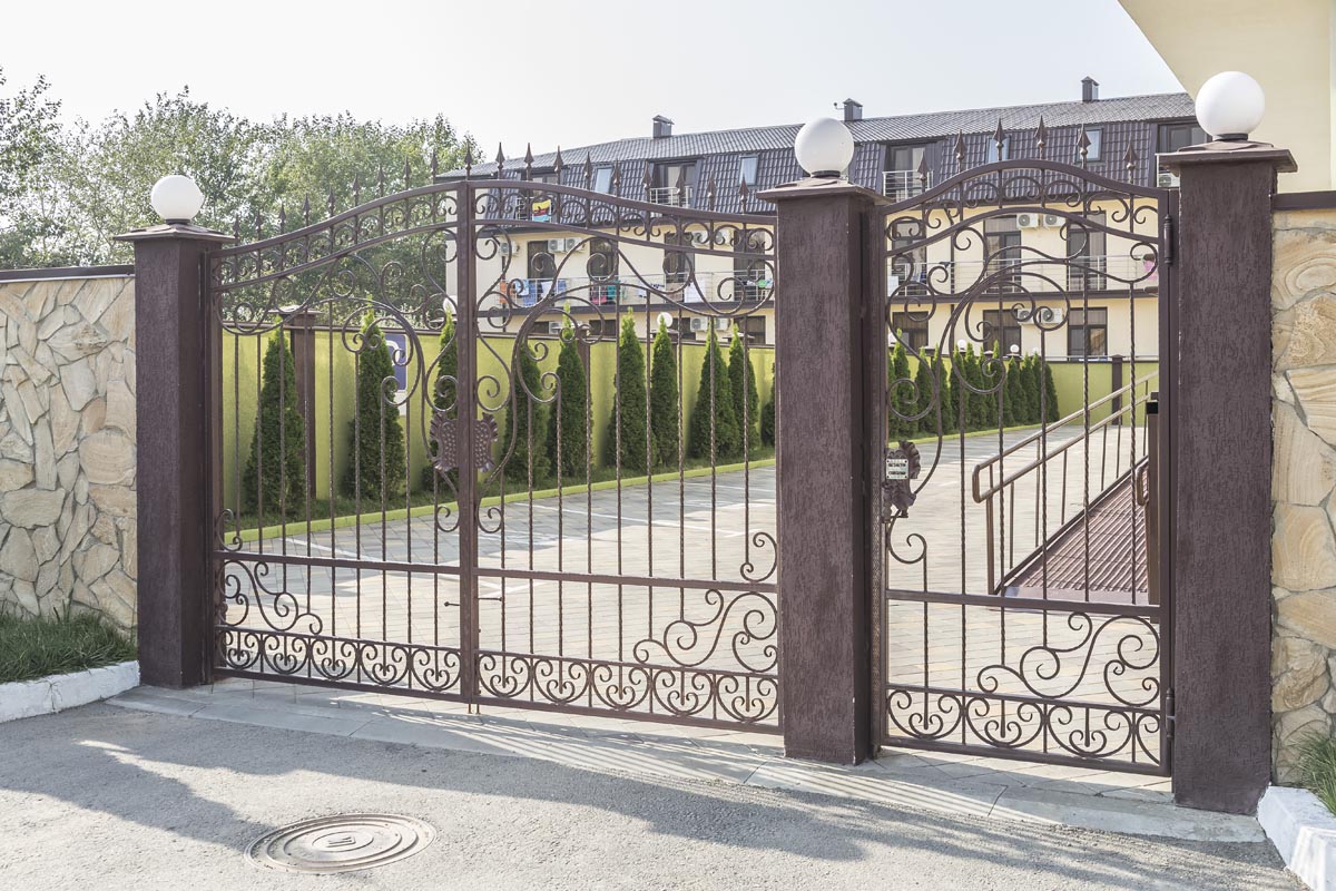 Открытые кованые ворота с калиткой - Витязево