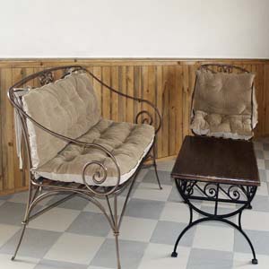 Кованые кресло, стул и столик