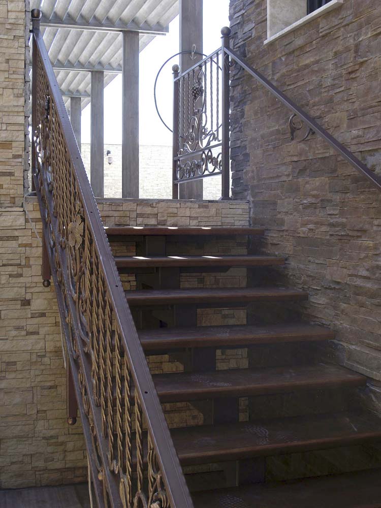 Лестница наружная с кованым ограждением в городе Анапа 