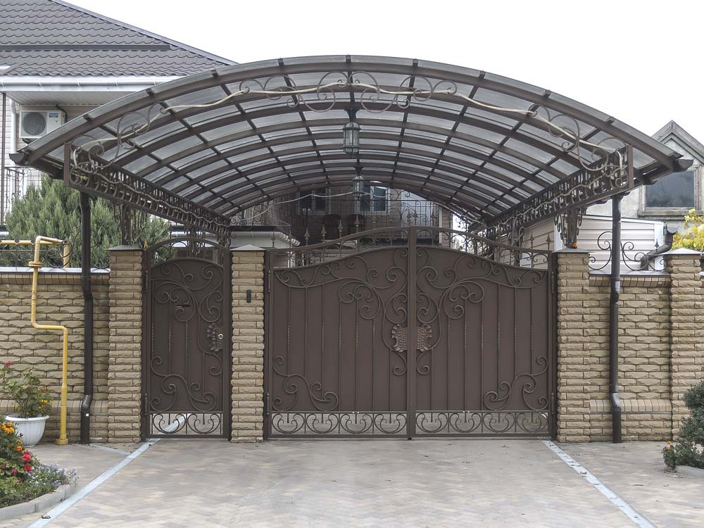 Кованые ворота и навес в поселке Витязево