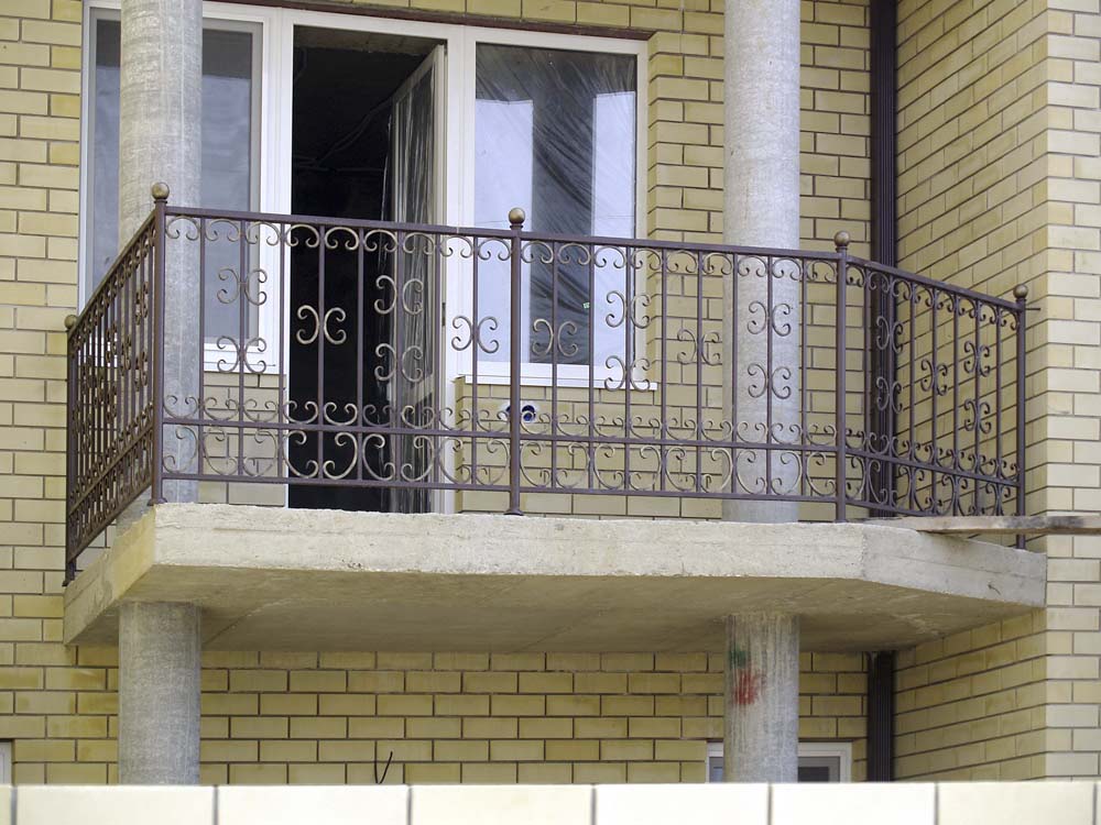 Уличные балконные ограждения в городе Анапа