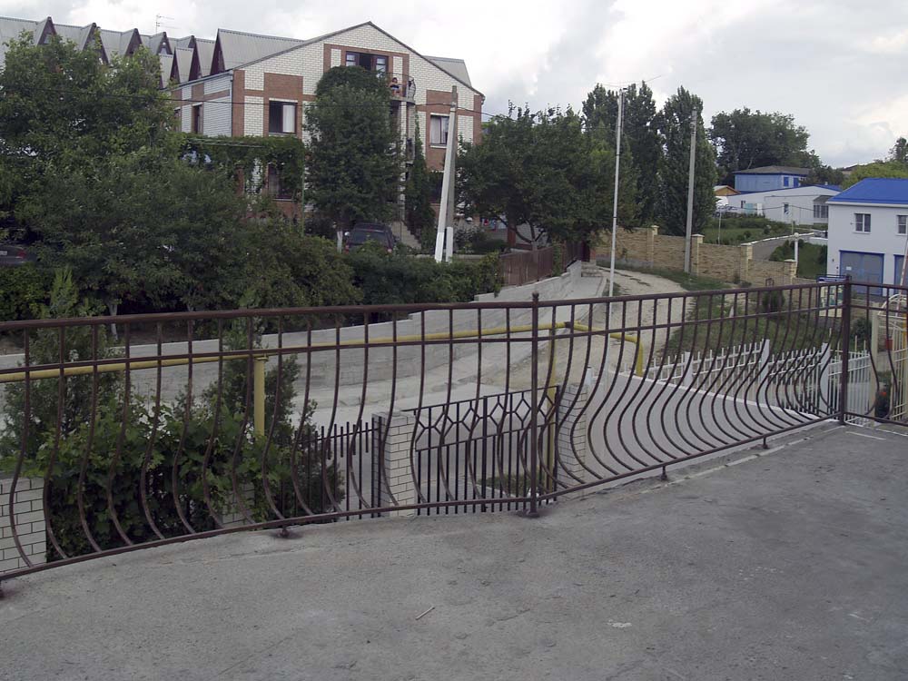 Уличные балконные ограждения в поселке Витязево