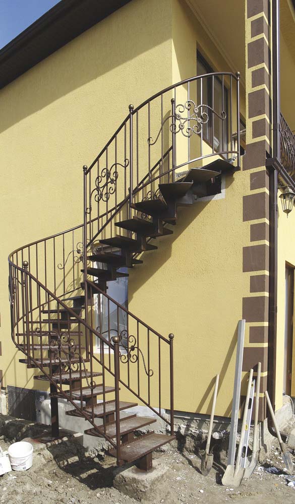 Лестница наружная с стандартным ограждением в поселке Супсех